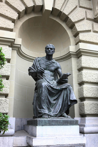伯尔尼经典雕像