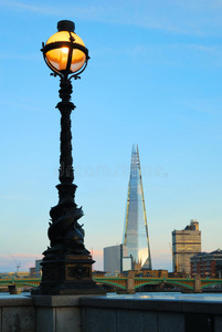 路灯与伦敦南华大厦图片