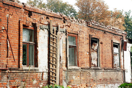 废弃建筑立面