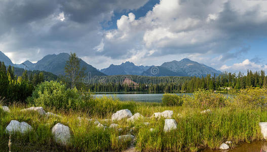 国家公园高山湖全景图图片