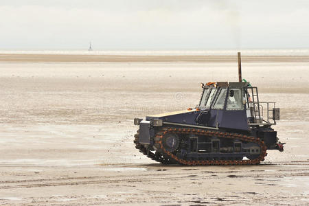 履带车莱瑟姆履带式救生艇下水牵引车照片
