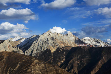 西藏金色雪山