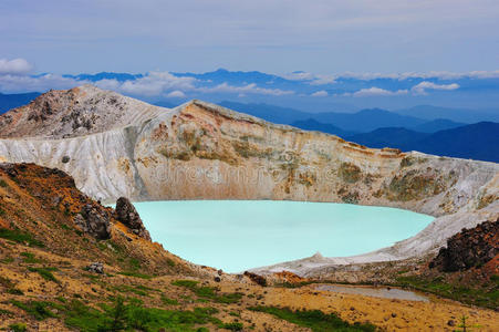 雪兰火山口湖