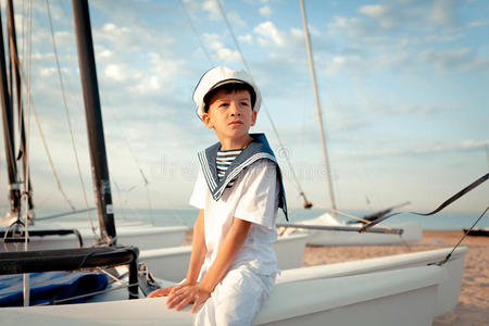 年轻水手图片