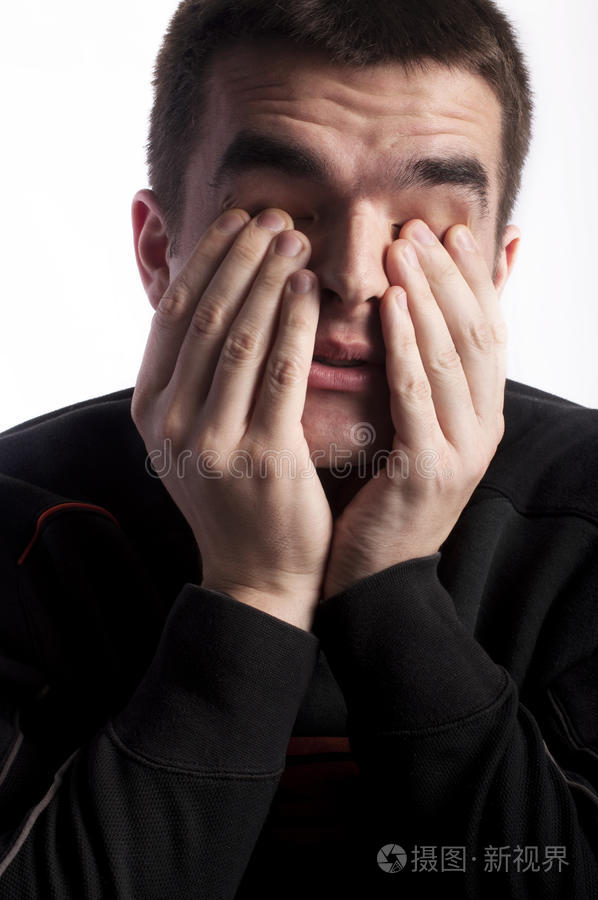 揉眼睛