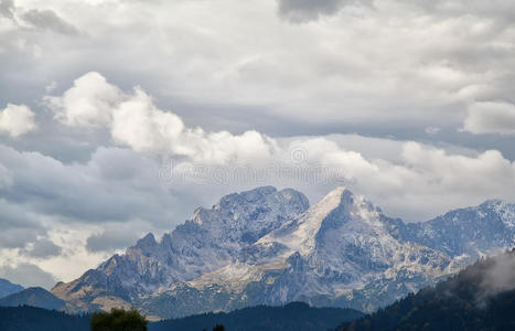 云中的高山