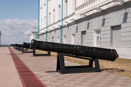 俄罗斯工厂在托博尔斯克克里姆林宫的乌拉尔工厂里投掷大炮.西伯利亚.