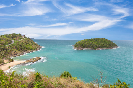 地标贴蓬贴海角观在蔚蓝的天空,在普吉岛,泰国在明亮的一天照片