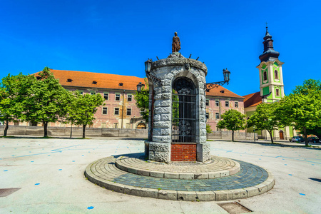 卡尔洛瓦茨广场 Banija 城。风景秀丽的巴洛克式建筑在克罗地亚中部, 卡尔洛瓦茨城市