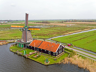 传统的风车在荷兰桑斯安斯 Schans