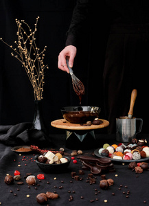 糖果准备热巧克力, 黑色背景