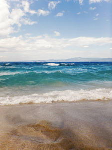 沙滩夏季背景下的蓝色海洋波浪