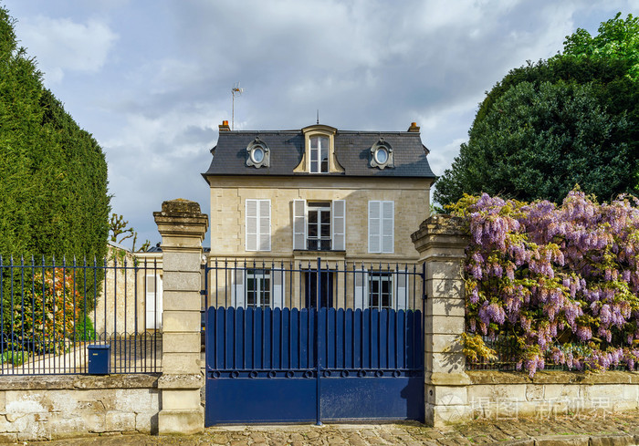 在巴黎地区，旅游具有里程碑意义的经典法国城堡