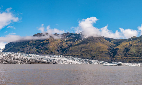 美妙和大 Skaftafellsjokull 冰川在 Skaftafell 附近在南冰岛, 夏天时间