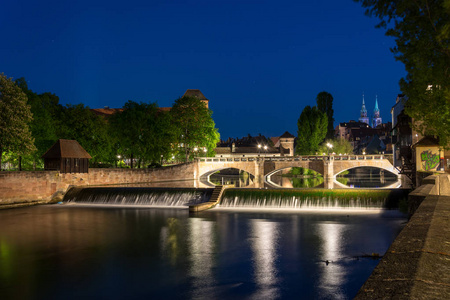 Pegnitz 河与叶栅在旧镇的纽伦堡，Ge