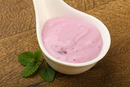 美味酸奶的蓝莓