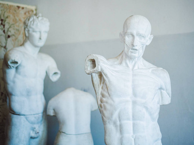 石膏雕像的人, 艺术家工作室。学生学习如何吸引人