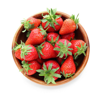 在白色背景上的红色草莓