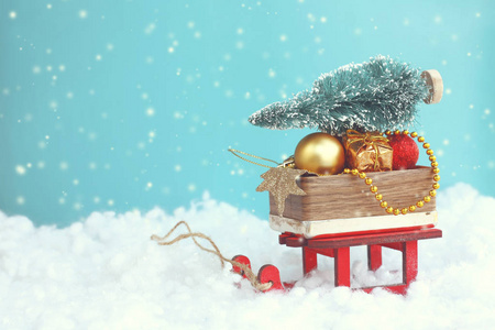 圣诞节背景, 红色雪橇与箱子圣诞节玩具, 冷杉树, 复古样式