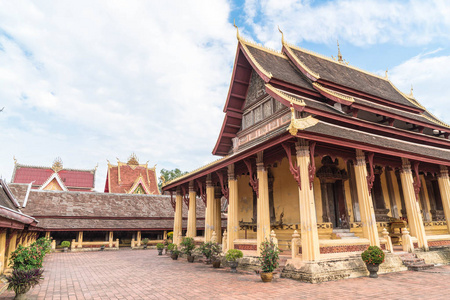 扫管笏寺金山，万象，老挝