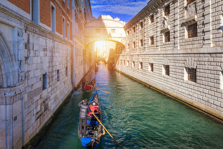 视图的叹息桥 熨烫 和力拓德宫 o de Canonica 运河从 Riva 德利 Schiavoni 在威尼斯，意大利。庞