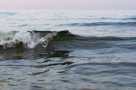 夜海以波浪和泡沫 海天空在日落时间以后 自然抽象背景照片 正版商用图片08ro 摄图新视界