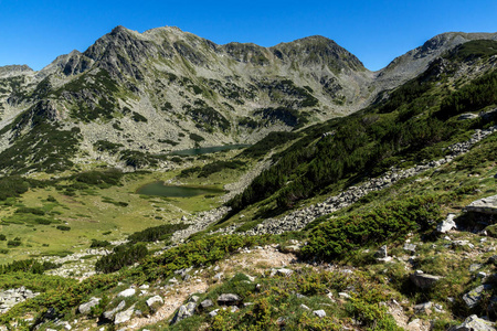 惊人的景观与 Prevalski 湖泊和 Valyavishki 鸡峰，皮林山