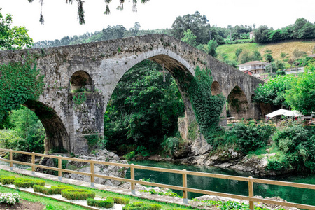 坎加斯 de 坎加斯, 西班牙阿斯图里亚斯的鞍河上的罗马桥