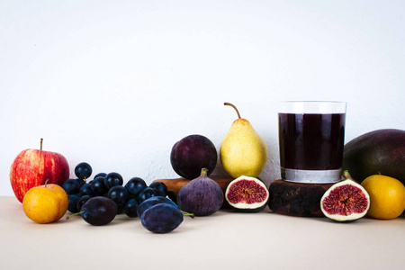 葡萄汁与秋季时令水果