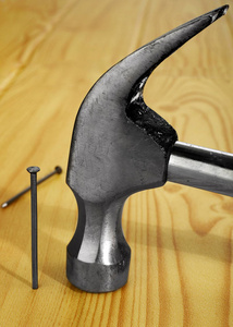 锤子和钉子照片