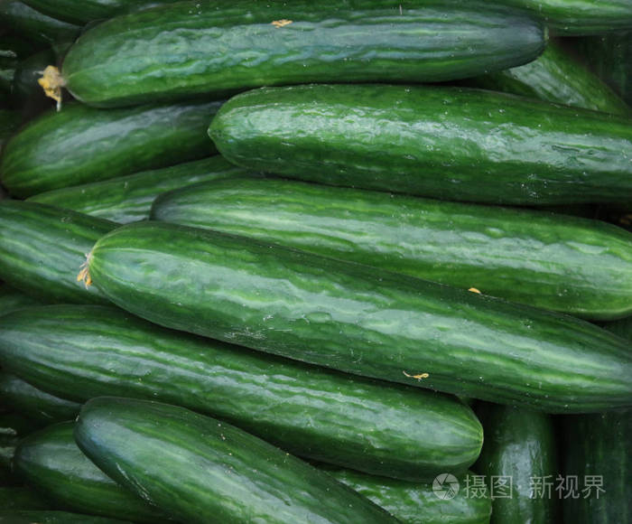 蔬菜的背景纹理.熟青黄瓜的特写