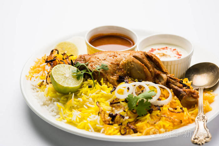 Hyderabadi Biryani 是最知名的非素食美食从海得拉巴名菜。传统的印度菜用香米 鸡肉及其他各种异国情调的调味品
