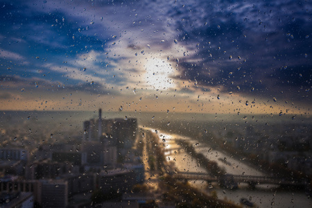 抽象与水滴模糊背景  巴黎之夜法国窗外的景色