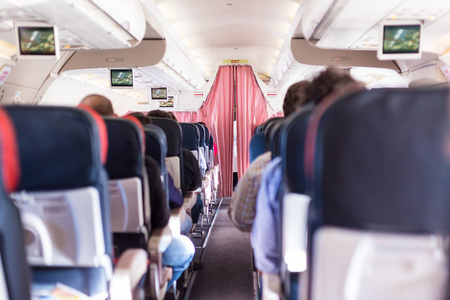 内部的商业飞机在飞行期间座位上的乘客