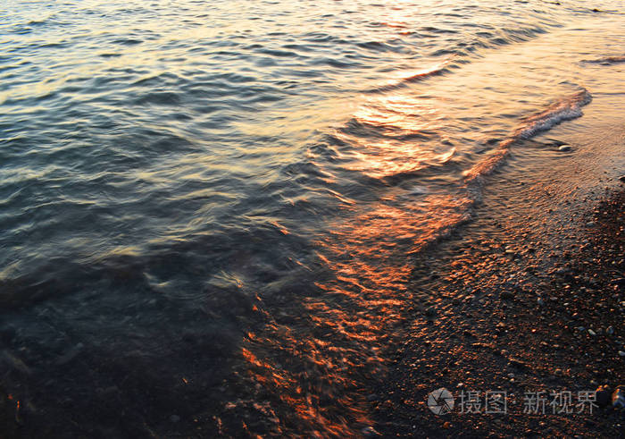 日落时的深海海水