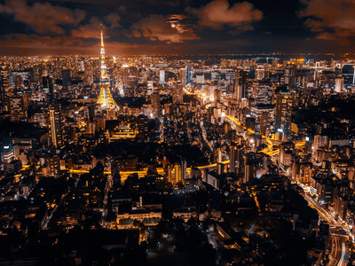 美丽的城市与建筑学和大厦在东京风景日本在晚上