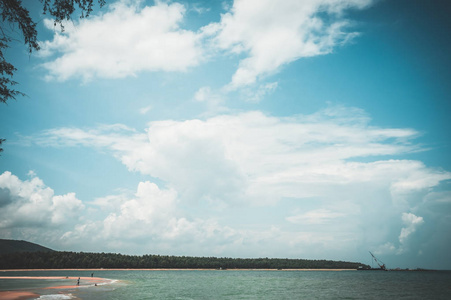 宁静的自然背景.白天在户外, 夏天白天阳光明媚.暑期旅游概念图照片