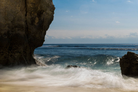 长期暴露波海滩岩石兰彭坎印尼图片