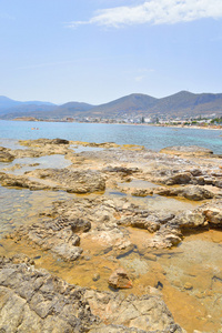 岩石在克里特海岸海