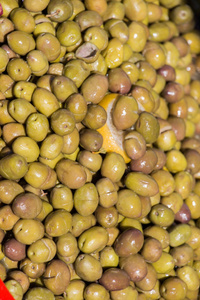 土耳其样式准备的橄榄在市场立场