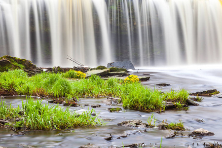 凯拉  Joa 瀑布 长时间曝光和绿化的春天