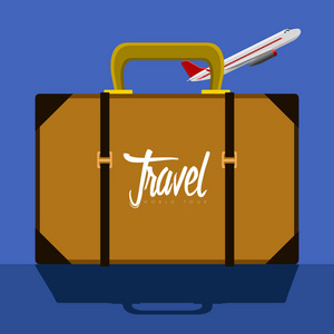 旅行包和飞机图标。旅游理念