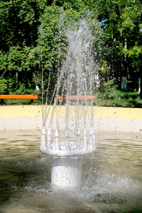 喷泉在公园, 水飞溅