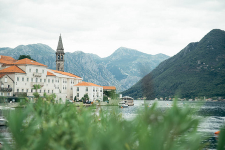 美丽的景色 Perast 镇在黑山。阴天天气