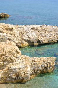 岩石在克里特海岸海