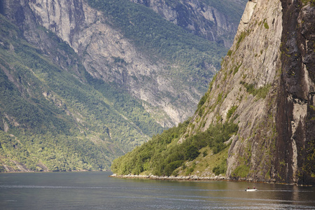 挪威峡湾岩石景观。 Hellylt Geiranger旅行