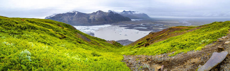 美妙和大 Skaftafellsjokull 冰川在 Skaftafell 附近在南冰岛, 夏天时间