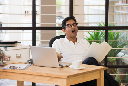 办公室瞌睡图片