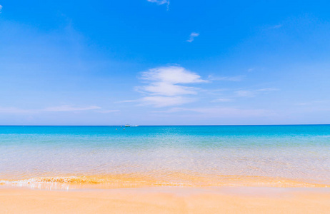 美丽的热带海滩和海在天堂海岛假日假期概念