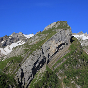 在 Alpstein 范围内的高山折